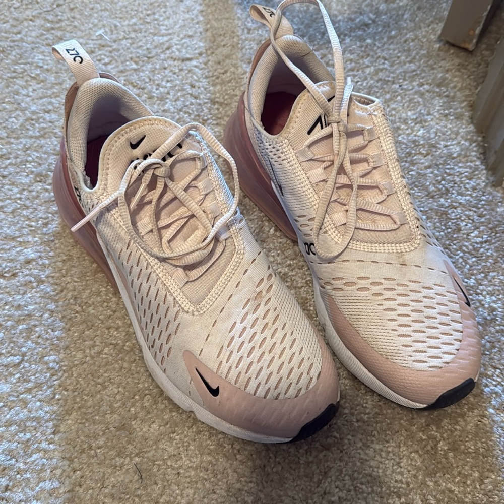 Nike women’s air max 270 size 10